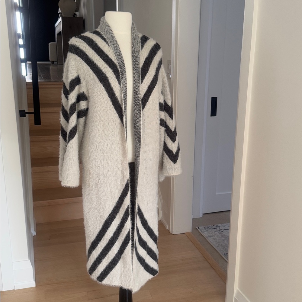 ANTHROPOLOGIE JOAN VASS Cozy White and Black Striped Open Front Long Cardigan S